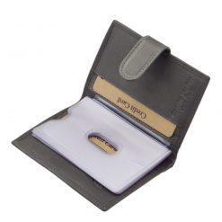 Kis méretű, álló kivitelben készült, kellemes, puha tapintású bőr kártyatartó, mely egyedi GreenDeed díszdobozba csomagolt elegáns modellünk