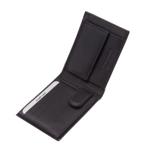La Scala márkás, elegáns fekete kis méretű férfi bőr pénztárca, amely minőségi valódi, puha tapintású bőrből készült RFID védelemmel.