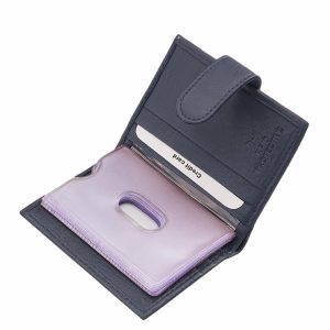 Álló kivitelű, praktikus kialakítású valódi bőr kártyatartó, mely igazán puha felülettel rendelkezik valamint RFID védőréteggel.