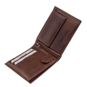Giultieri termékcsaládunk egyik legújabb modellje ez a sportosan elegáns valódi bőr férfi pénztárca. Külső átkapcsoló fül nélküli modell.