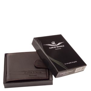 Minőségi, valódi bőr anyagból került gyártásra ez az igazán elegáns Corvo Bianco Luxury márkás férfi pénztárca, díszdobozos csomagolásban.