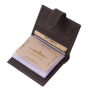 RFID védett, rusztikus vadász bőr kártyatartó, praktikus kialakítással, minőségi díszdobozos termék a GreenDeed-től. Külső átkapcsolóval.