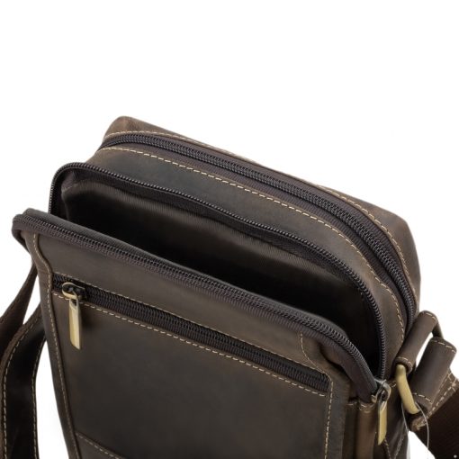 Sokoldalú, kis méretű valódi bőr táska, mely főként férfi vásárlóink számára ajánlott minőségi, praktikus GreenDeed termékünk.