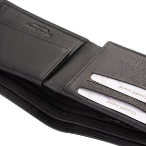 Egyedi díszítésű valódi bőr pénztárca, férfi vásárlóink számára, praktikus átkapcsolóval, minőségi Giultieri dizájnos díszdobozban.