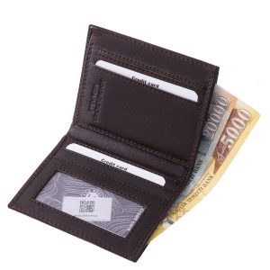 Elegáns fénylő külsejű valódi bőr irattartó pénztárca a praktikus kialakítás kedvelői számára, minőségi díszdobozos kivitelben.