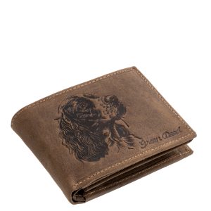 A valódi bőr pénztárca fedelén spániel kutyus részletgazdag képét ábrázolja, mely minőségi termékünk kellemes hatású natúr díszdobozban kapható.