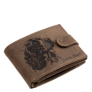 A valódi bőr pénztárca fedelén részletgazdag spániel felületi benyomás látható, amely egyedi megjelenést kölcsönöz ennek a díszdobozos terméknek.