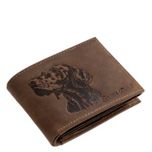 Natúr díszdobozban kapható, valódi bőr pénztárca, melynek fedelét magyar vizsla részletgazdag, minőségi rajzolata díszíti igényes bőrbenyomással.