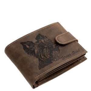 A bőr pénztárca felületére szépen kidolgozott yorkie motívum került, amely egyedi megjelenést kölcsönöz ennek a díszdobozos, prémium minőségű modellnek.