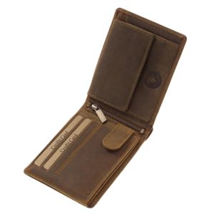 Természetességet sugárzó, minőségi, valódi bőr pénztárca, férfi vásárlóink számára tervezett, hatékony és biztonságos kialakítással, natúr stílusban.