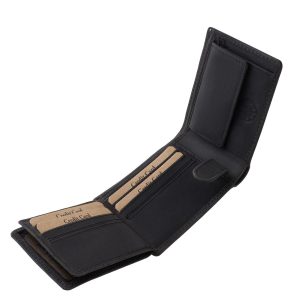 Praktikus funkciókkal bővelkedő, kisméretű ezért kényelmesen hordozható, minőségi, valódi bőr férfi pénztárca, mely natúr díszdobozban kapható.