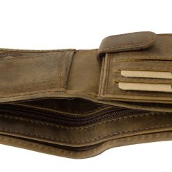 Ez a valódi bőrből készült kisméretű férfi pénztárca stílusos és praktikus kiegészítő, mely minőségi díszdobozban vásárolható meg.