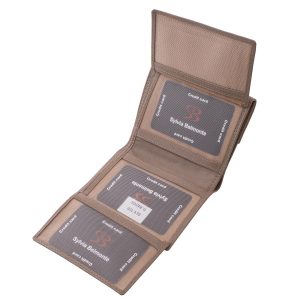 Puha tapintású, valódi bőr női pénztárca modell, felületét divatos lézer-vágott virágminta díszíti, kellemes színekben kapható minőségi modell.