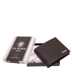 Elegáns valódi bőr férfi pénztárca modell fedelén a La Scala fémlogójával, stílusos díszdobozban kapható minőségi termék.