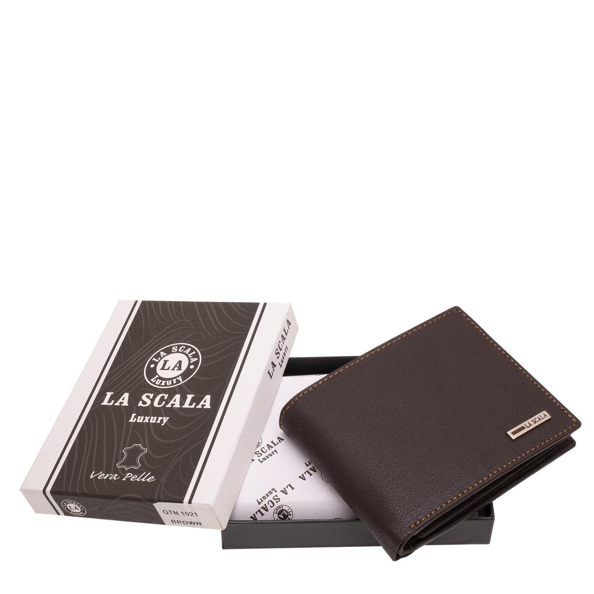 ferfi-bor-penztarca-diszdobozban-La-Scala-#-QTN1021-#-barna-07 Elegáns valódi bőr férfi pénztárca modell fedelén a La Scala fémlogójával, stílusos díszdobozban kapható minőségi termék.