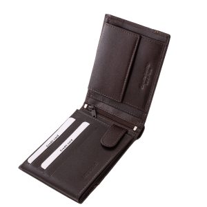 Ez a díszdobozos, prémium minőségű férfi bőr pénztárca valódi bőrből készült, stílusát pedig egyedi dizájnelem teszi igazán különlegessé.