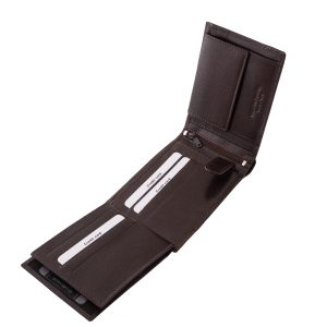 Ez a díszdobozos, prémium minőségű férfi bőr pénztárca valódi bőrből készült, stílusát pedig egyedi dizájnelem teszi igazán különlegessé.