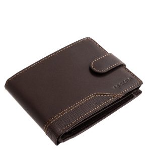 Ez a prémium minőségű férfi pénztárca valódi bőrből készült, átkapcsolós fedelén egyedi dizájnelem látható, díszdobozos csomagolásban kapható.