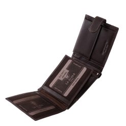 Ez a prémium minőségű férfi pénztárca valódi bőrből készült, átkapcsolós fedelén egyedi dizájnelem látható, díszdobozos csomagolásban kapható.