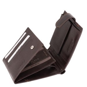 Ez a prémium minőségű férfi pénztárca valódi bőrből készült, átkapcsolós fedelén egyedi dizájnelem látható, díszdobozos csomagolásban kapható.