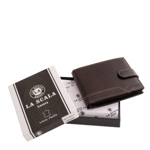 Ez a prémium minőségű férfi pénztárca valódi bőrből készült, átkapcsolós fedelén egyedi dizájnelem látható, díszdobozos csomagolásban kapható.