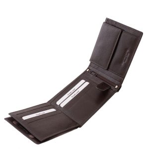 Díszdobozban kapható, elegáns, valódi bőr férfi pénztárca, amelyet a kifinomult megjelenés és a praktikus belső elrendezés tökéletes ötvözete jellemez.
