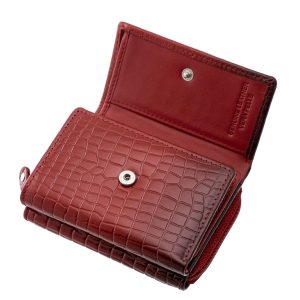 Kiváló minőségű, divatos, valódi bőr, croco mintás, fényes, kis méretű női pénztárca modell, fedél részén La Scala fémlogóval, díszdobozban szállítva.