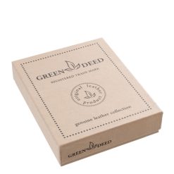 Ennek a díszdobozos, egyedi, valódi bőr férfi pénztárca modellnek a fedelén magyar katona látható, amely tiszteletadás a haza szolgálatában állók előtt.