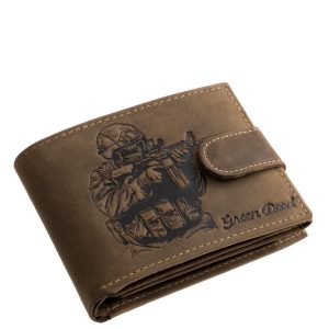 Ez a valódi bőr pénztárca modern fegyveres katonát ábrázoló mintával készült, amely egyedi minta a fedélen kapott helyet, és átkapcsolópánttal zárható.