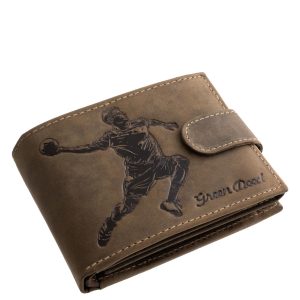 A díszdobozos valódi bőr férfi pénztárca különlegessége, hogy fedelét egy dinamikus kézilabdás grafika és egy praktikus, patentos átkapcsolópánt díszíti.