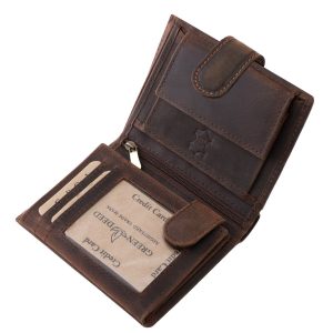 Ez a valódi bőr GreenDeed férfi pénztárca letisztult formavilágával, natúr stílusával és praktikus kialakításával a biztonságos használatot garantálja.