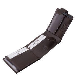 Ez a prémium minőségű, valódi bőr férfi pénztárca kompakt, kisméretű modell elegáns, fényes bőrfelülettel és igényes díszdobozos kiszereléssel.