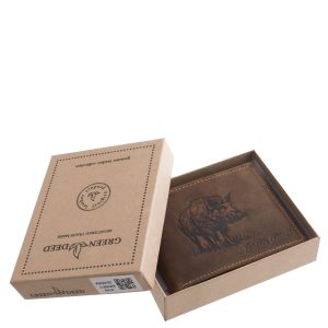 Valódi bőr férfi pénztárca, amelynek fedelét részletgazdag, vaddisznót ábrázoló minta díszíti, kis méretű és praktikus kialakítású modell.