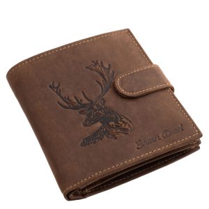 Valódi bőr férfi irattartó pénztárca, amelynek fedelét dámszarvas fej motívum díszíti – vadászoknak és természetbarátoknak praktikus, stílusos ajándék.
