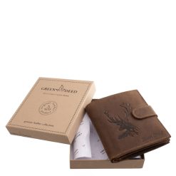 Valódi bőr férfi irattartó pénztárca, amelynek fedelét dámszarvas fej motívum díszíti – vadászoknak és természetbarátoknak praktikus, stílusos ajándék.