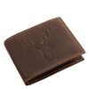Valódi bőr férfi pénztárca, amelyet a fedelén elhelyezett szarvasfej mintás benyomás díszít és a GreenDeed motívumos pénztárcacsalád kisméretű tagja.