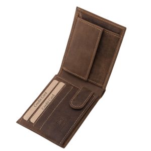 Valódi bőr férfi pénztárca, amelyet a fedelén elhelyezett szarvasfej mintás benyomás díszít és a GreenDeed motívumos pénztárcacsalád kisméretű tagja.