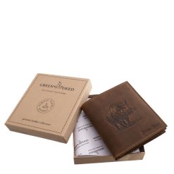 Valódi bőr férfi irattartó pénztárca, amelynek fedelét vaddisznó motívum díszíti – vadászoknak és természetbarátoknak praktikus, stílusos ajándék.