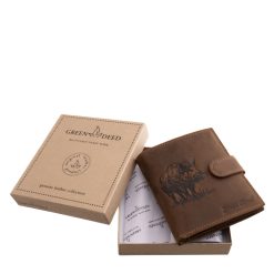 Valódi bőr férfi irattartó pénztárca, amelynek fedelét részletgazdag vaddisznó motívum díszíti, stílusos GreenDeed díszdobozos modell.