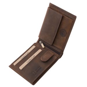 Valódi bőr férfi pénztárca magyar címer mintával, melyet részletgazdag koszorú motívum ölel körbe, a GreenDeed márkacsalád díszdobozos terméke.