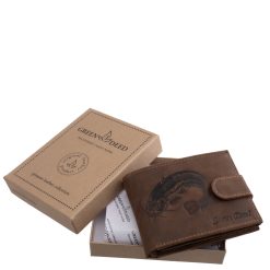 GreenDeed, valódi bőr férfi pénztárca a horgászat szerelmeseinek készült, részletgazdag harcsa mintás fedéllel és patentos átkapcsoló pánttal.