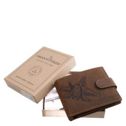 Ez a GreenDeed márkás, valódi bőr férfi pénztárca különleges modell, amely vadászgépes részletgazdag benyomással a fedélen készült.