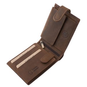 Ez a GreenDeed márkájú, valódi bőrből készült horgász témájú - ponty mintás bőr pénztárca a természet és a horgászat szerelmeseinek készült.