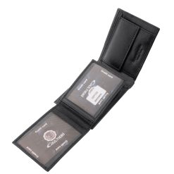 Kisméretű, valódi bőrből készült férfi pénztárca a Giultieri kollekció sportos modellje, amely a modern dizájnt és a minőségi kidolgozást ötvözi.