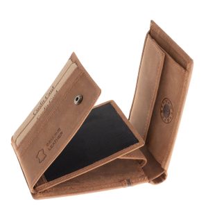A GREEN DEED márka prémium kategóriájú valódi bőr férfi pénztárca modellje a természetesség és a modern elegancia tökéletes egyensúlyát testesíti meg.