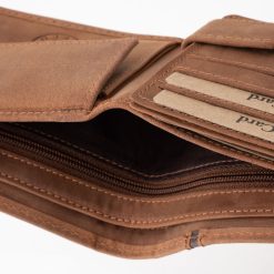 A GREEN DEED márka prémium kategóriájú valódi bőr férfi pénztárca modellje a természetesség és a modern elegancia tökéletes egyensúlyát testesíti meg.