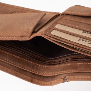 A GREEN DEED márka prémium kategóriájú valódi bőr férfi pénztárca modellje a természetesség és a modern elegancia tökéletes egyensúlyát testesíti meg.