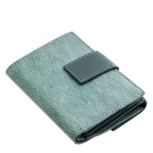 Szolid külsővel, elegáns, fényes női bőr pénztárca visszafogott méretben, számos kellemes színben, stílusos díszdobozos csomagolásban.