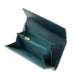 Szolid külsővel, elegáns, fényes női bőr pénztárca visszafogott méretben, számos kellemes színben, stílusos díszdobozos csomagolásban.