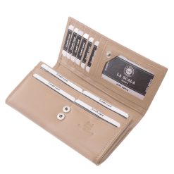 Ez a nagy méretű női pénztárca valódi, finom tapintású nappa bőrből készült, fedelén a LA SCALA Luxury márka elegáns bőrbenyomásos logójával.